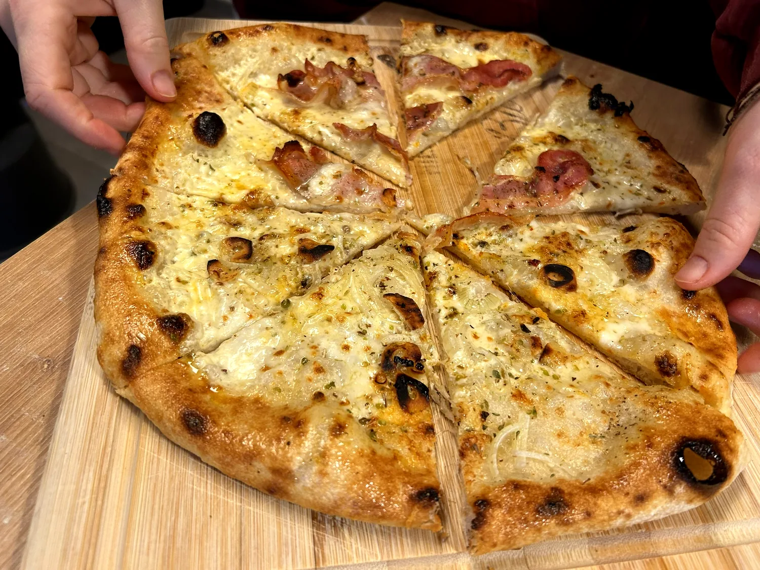 Pizza aus dem Holzofen